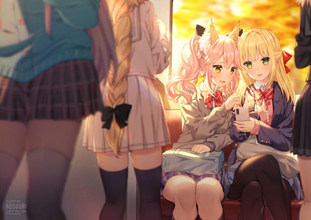 这电车怎么都是美少女