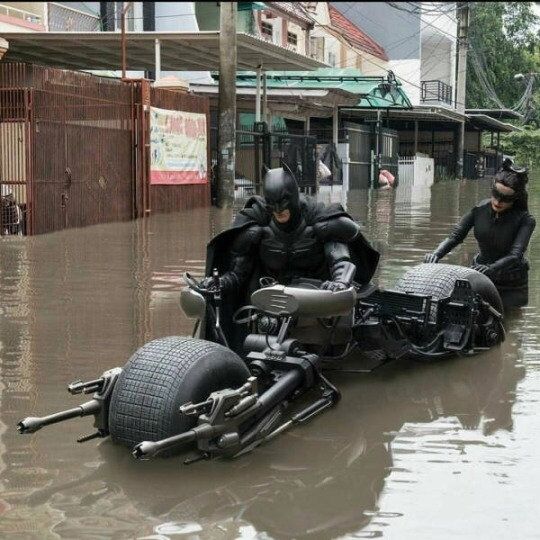 歌谭市依旧水深火热
