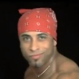 笑容灿烂的佣兵队长